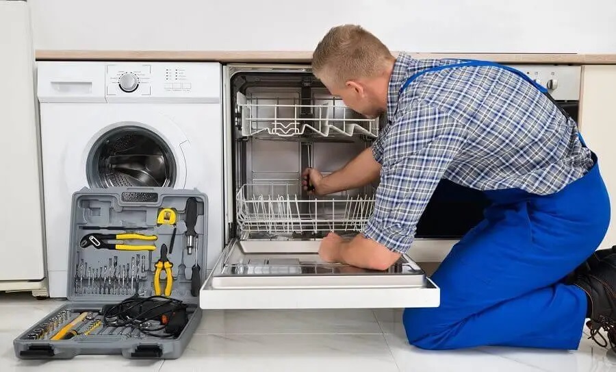Kalecik Siemens servisi teknisyen ekibi beyaz eşya tamiri yaparken